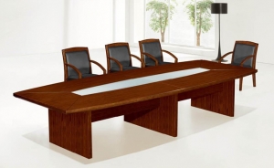 實木會議桌要保養(yǎng)，那就得有計劃的進行。